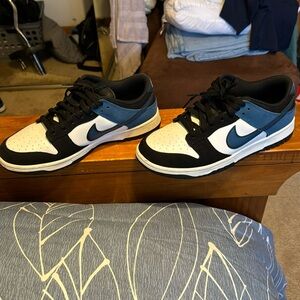 Men’s dunks size 9